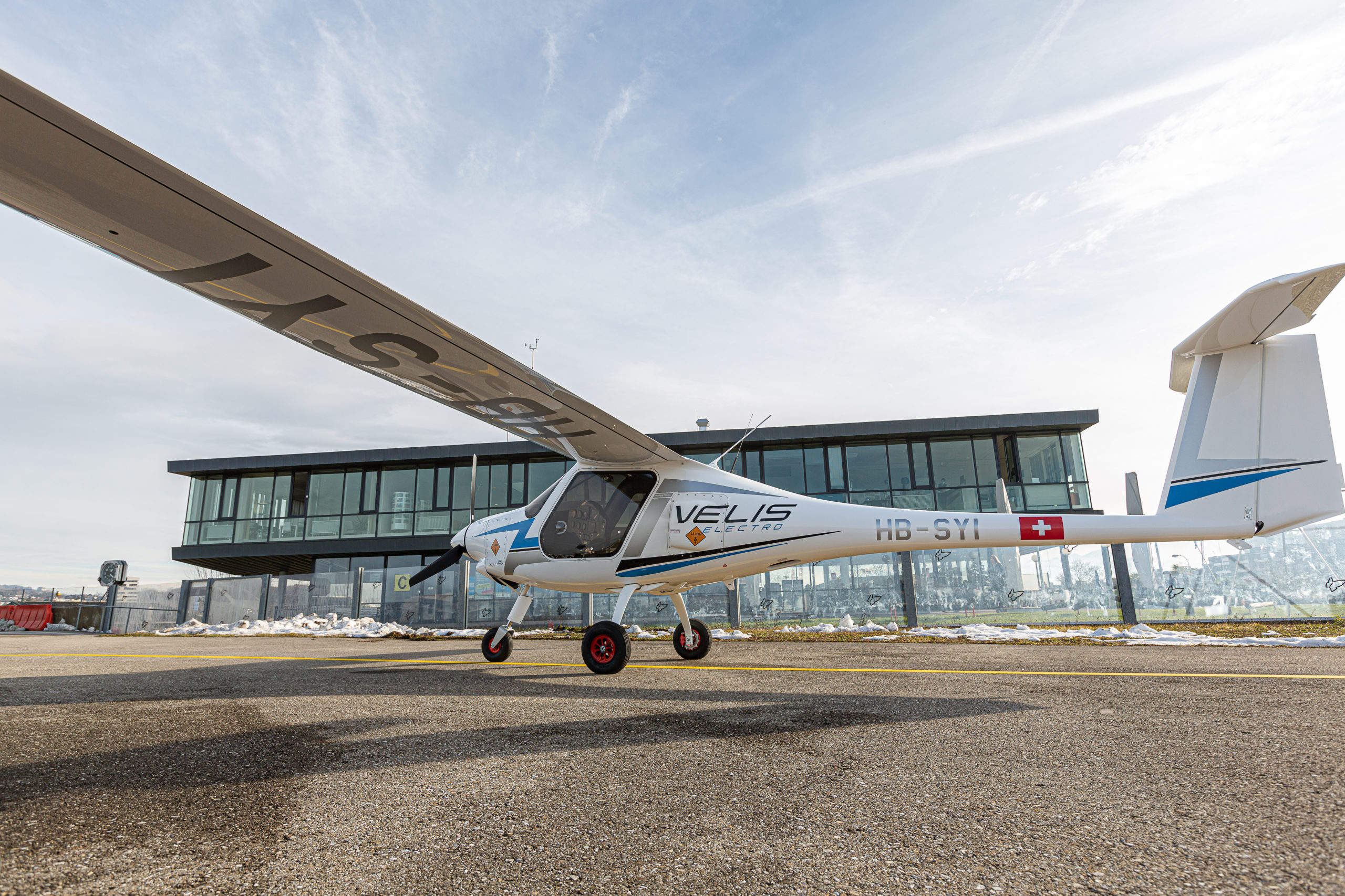 Arrivée du Pipistrel Velis à l'Aéroport de Lausanne Bléchere